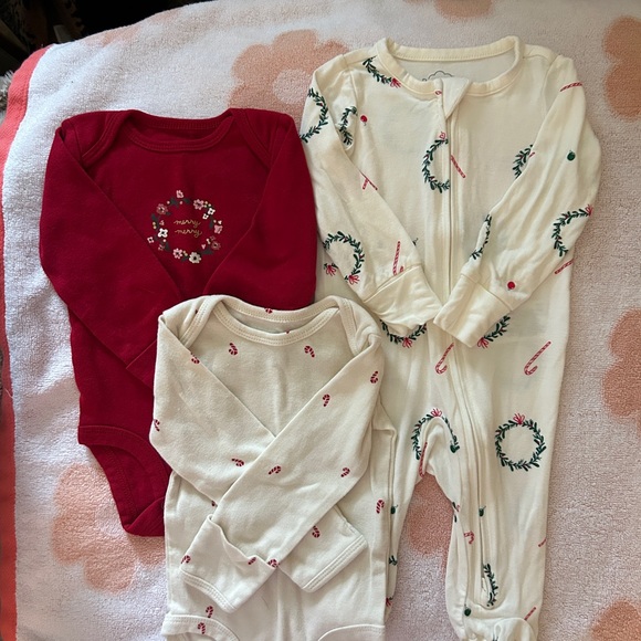 Festive Baby Onesies Set - Red and Cream - Picture 6 of 6